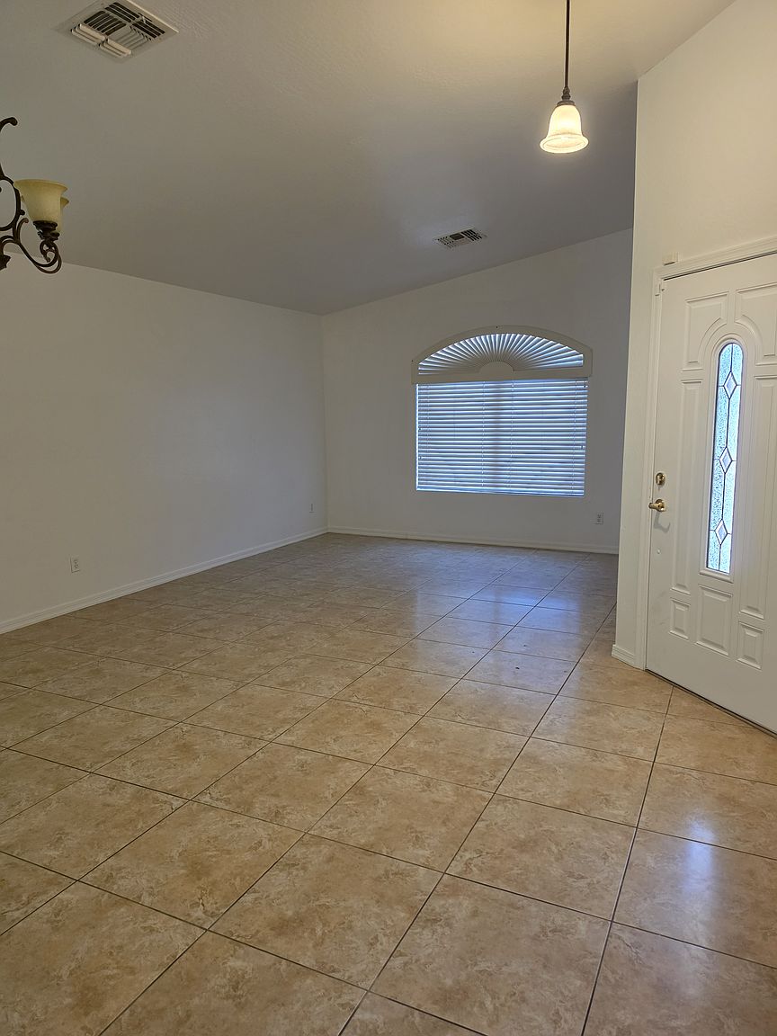 1726 E Oquitoa Dr photo 2