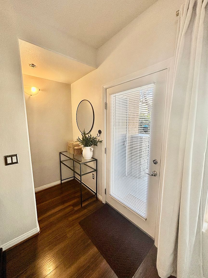 2330 1st Ave photo 2