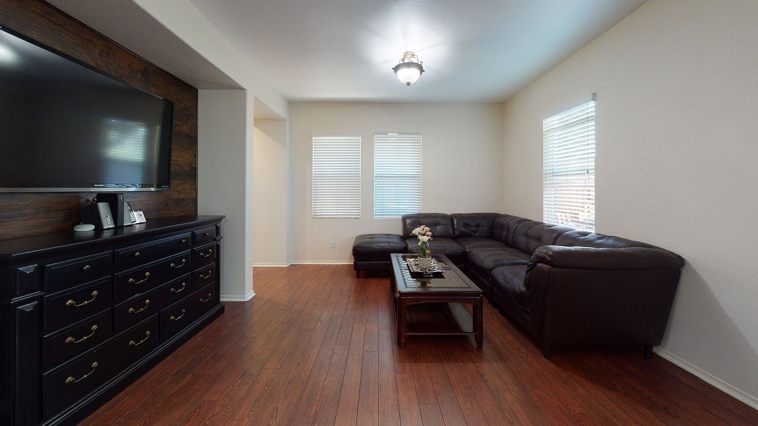 Welcoming 2B Condo With Balcony, In-unit Laundry And Pool Access. photo 4