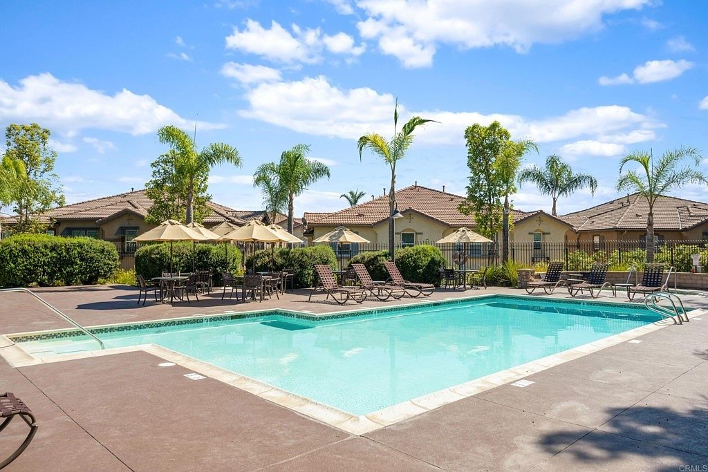 Welcoming 2B Condo With Balcony, In-unit Laundry And Pool Access. photo 3