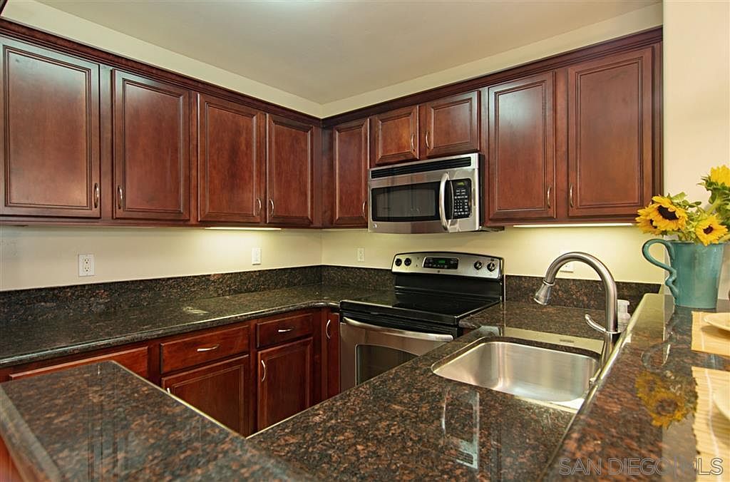 5404 Balboa Arms Dr photo 3