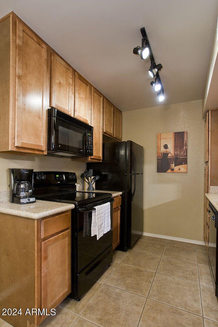 Coming Soon! Great Location &amp; Close To Old Town- 2 Bedroom/2 Bath Scottsdale Condo photo 5