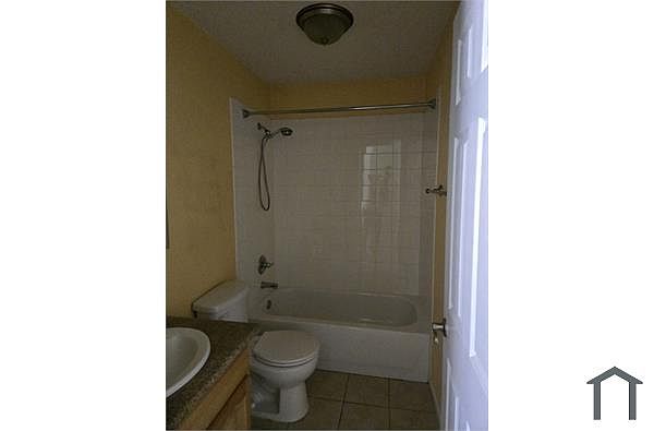 2287 Lakeview Cir photo 2