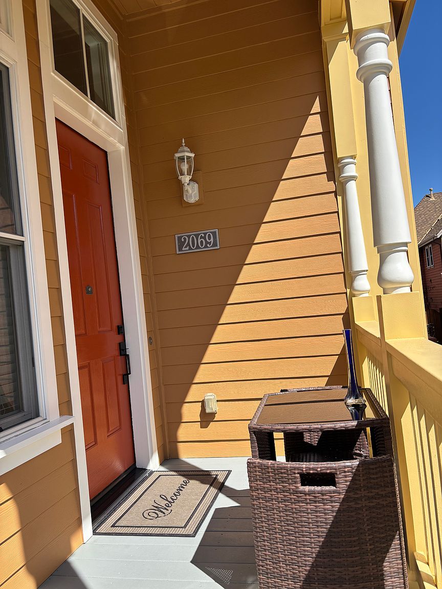 2069 Clark St photo 5