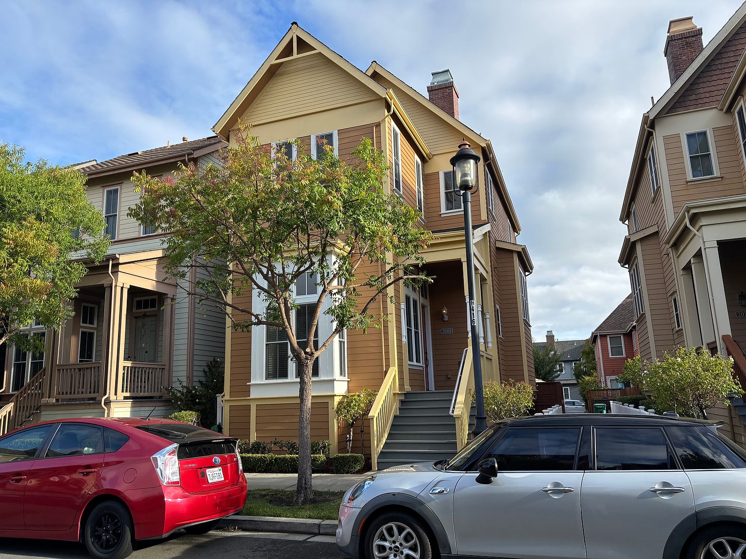 2069 Clark St photo 2