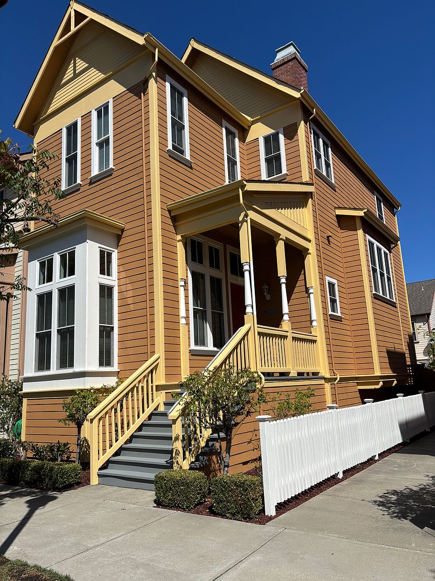 2069 Clark St photo 3