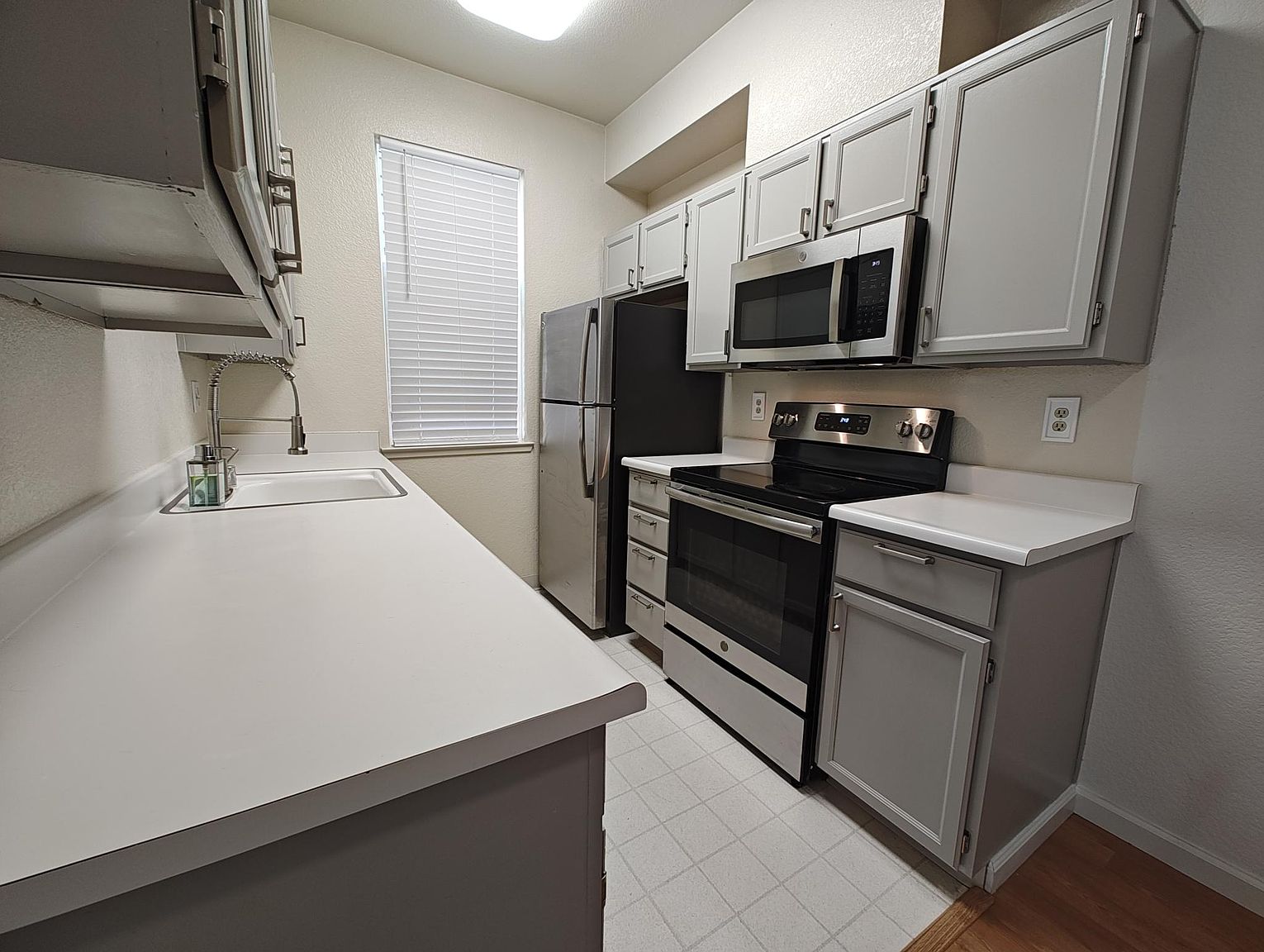 53 Lakeshore Ct photo 2