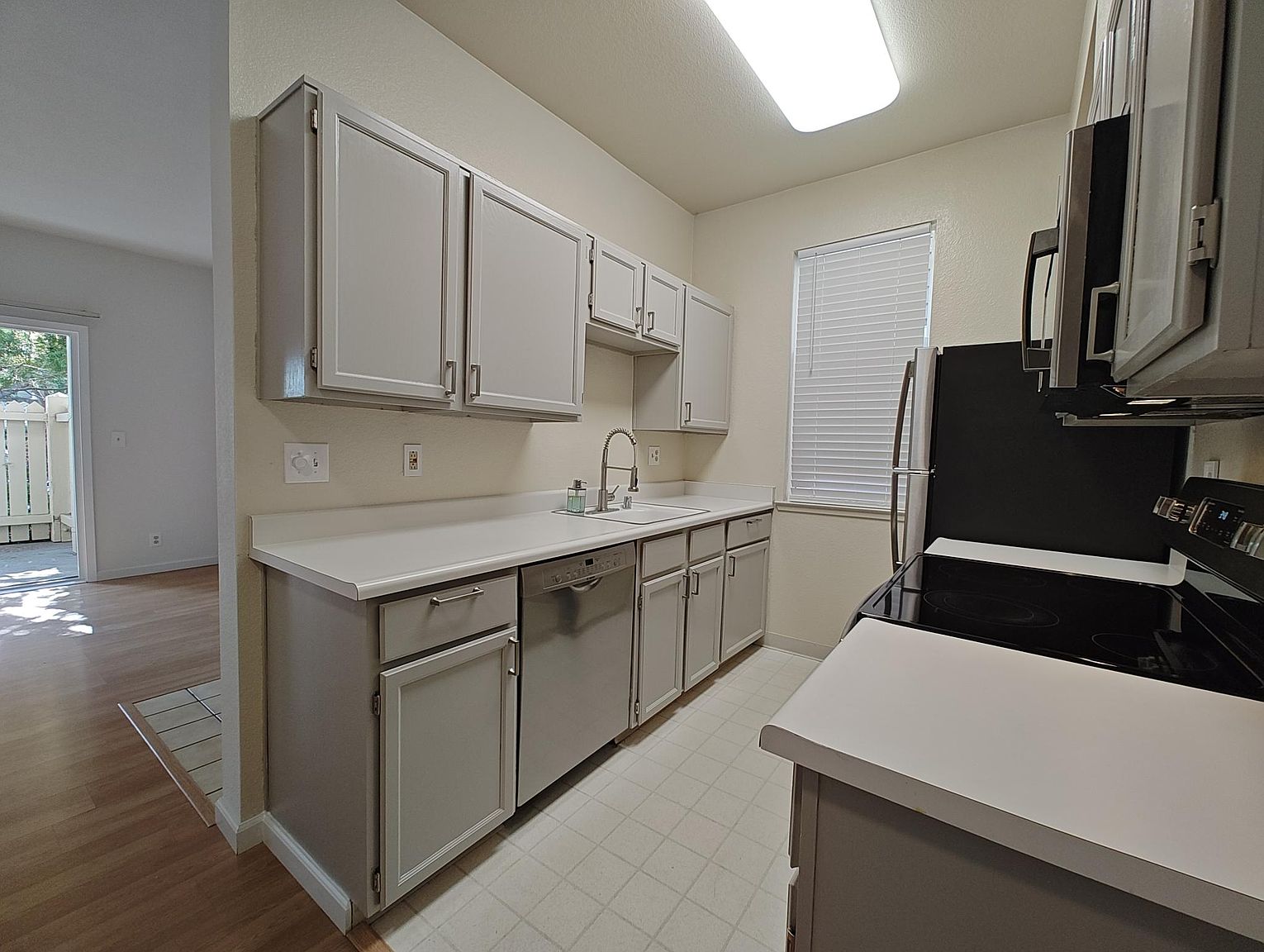 53 Lakeshore Ct photo 4