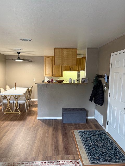 2189 Lakeview Cir photo 2