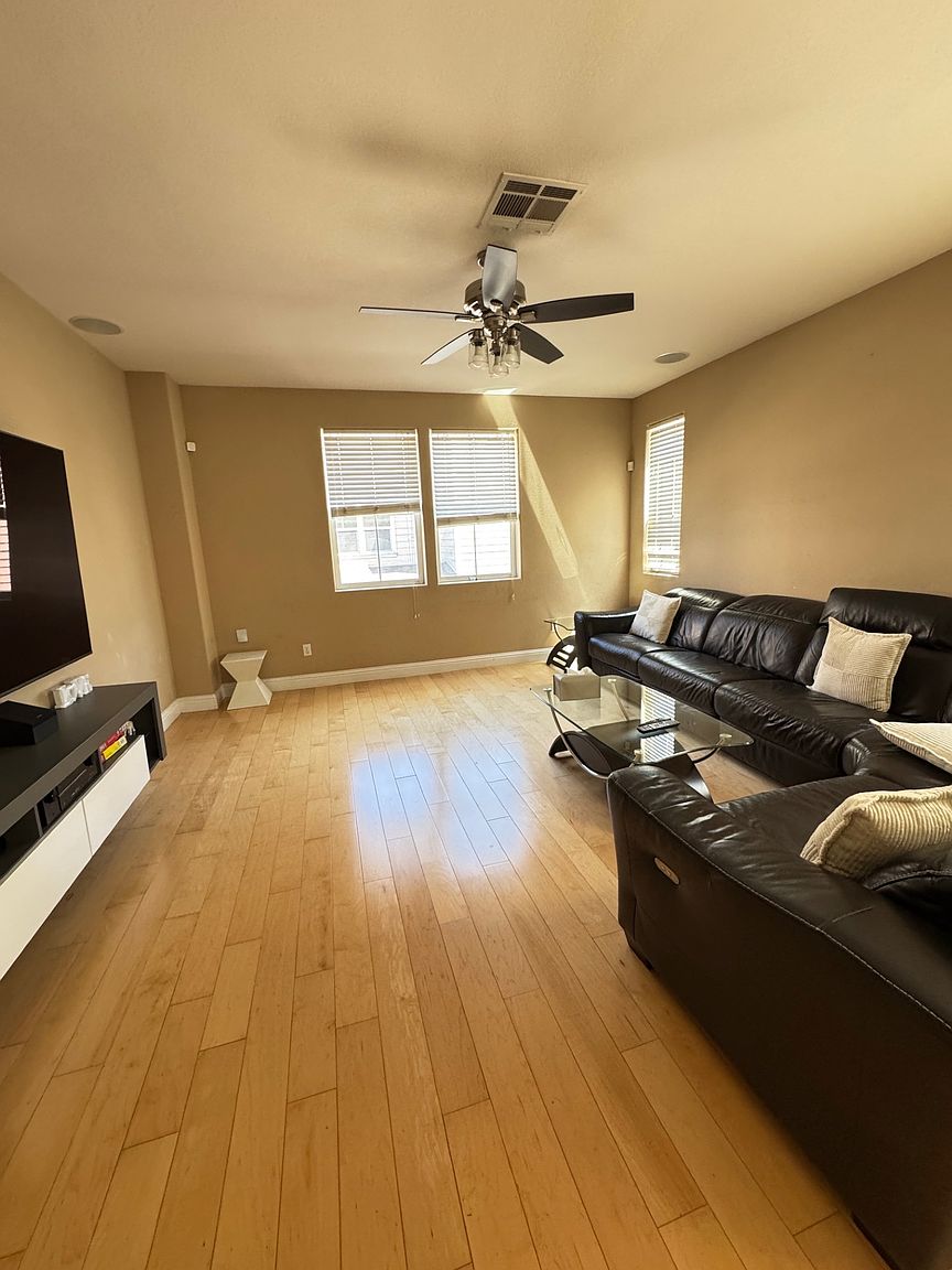 621 Summer Ln photo 5