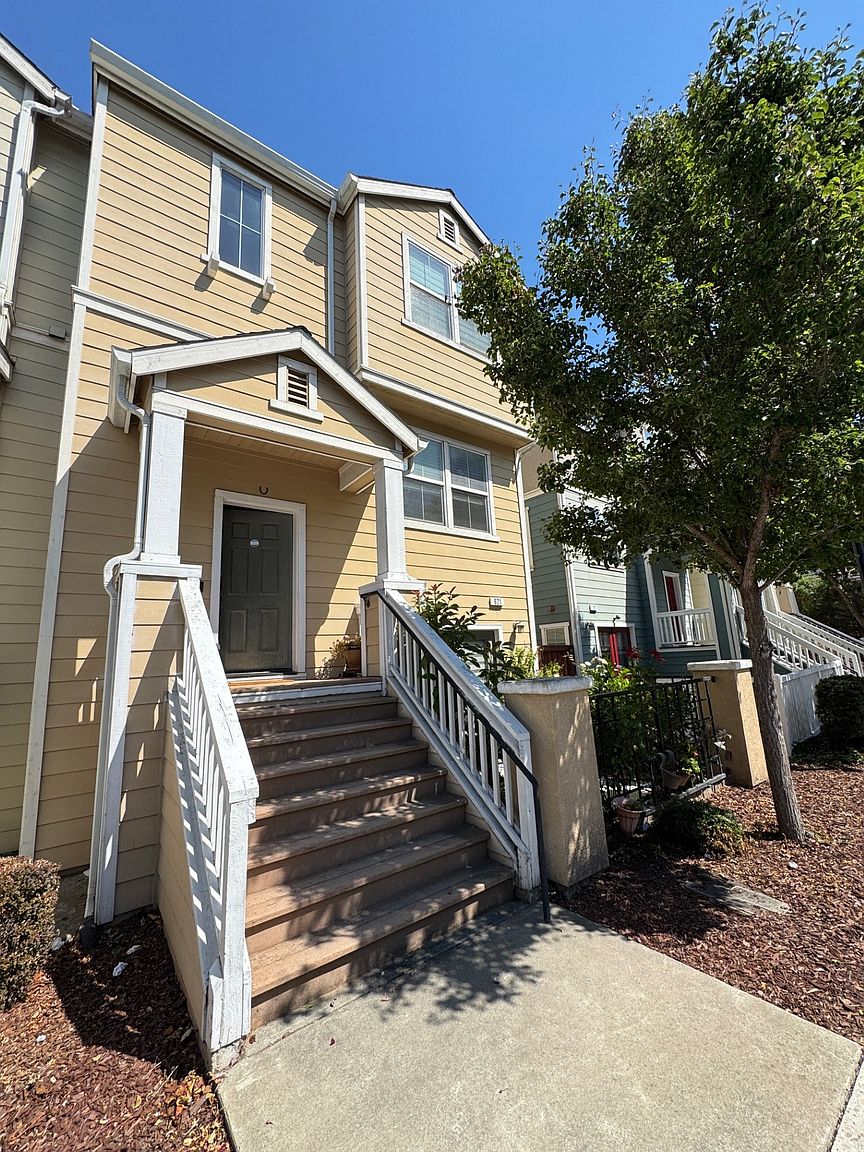 621 Summer Ln