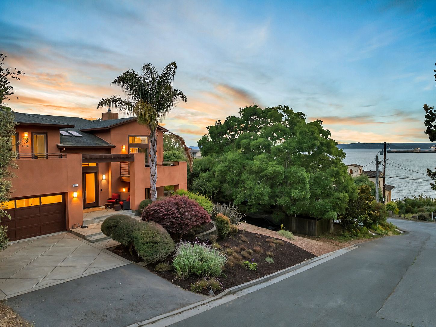 535 Santa Fe Ave Richmond, CA 94801 photo 2