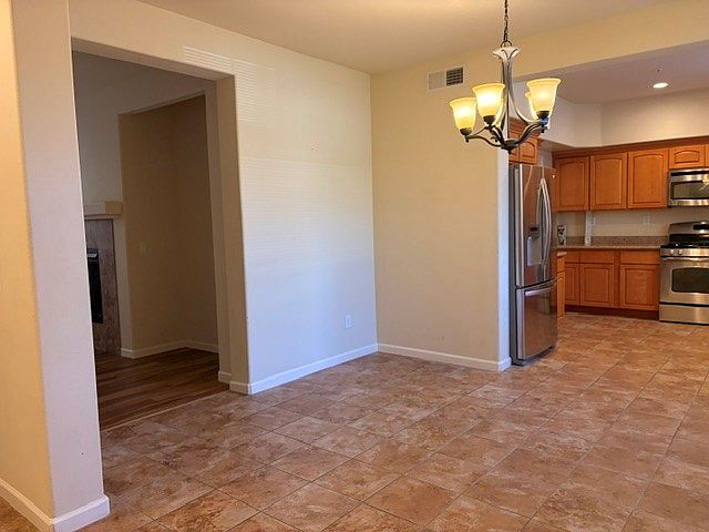 165 Stonegate Cir photo 2