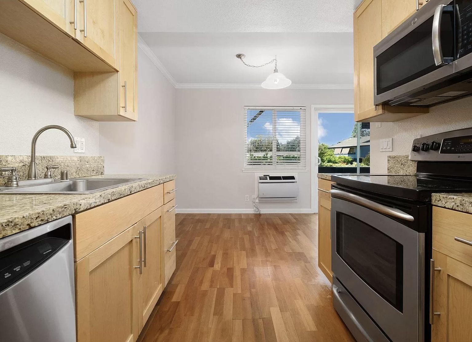 241 Masters Ct photo 5