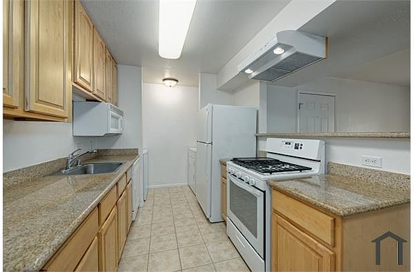 1229 Lakeview Cir photo 3