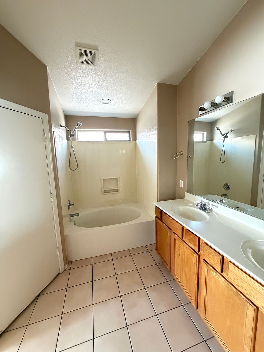 5906 N 78th Dr photo 2