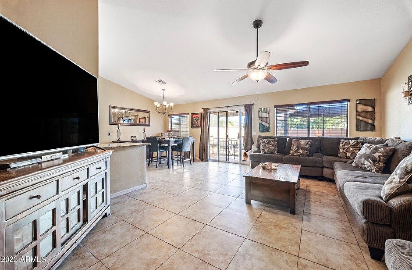 10261 W Pasadena Ave photo 3