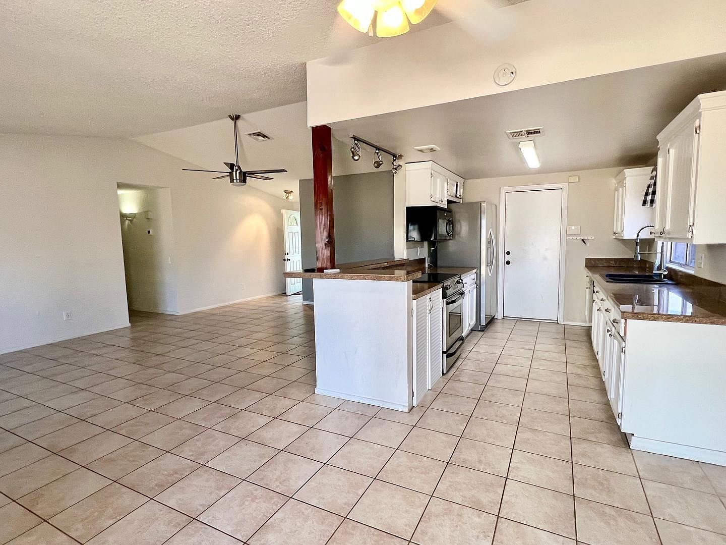4427 N 102nd Dr Phoenix, AZ 85037 photo 2