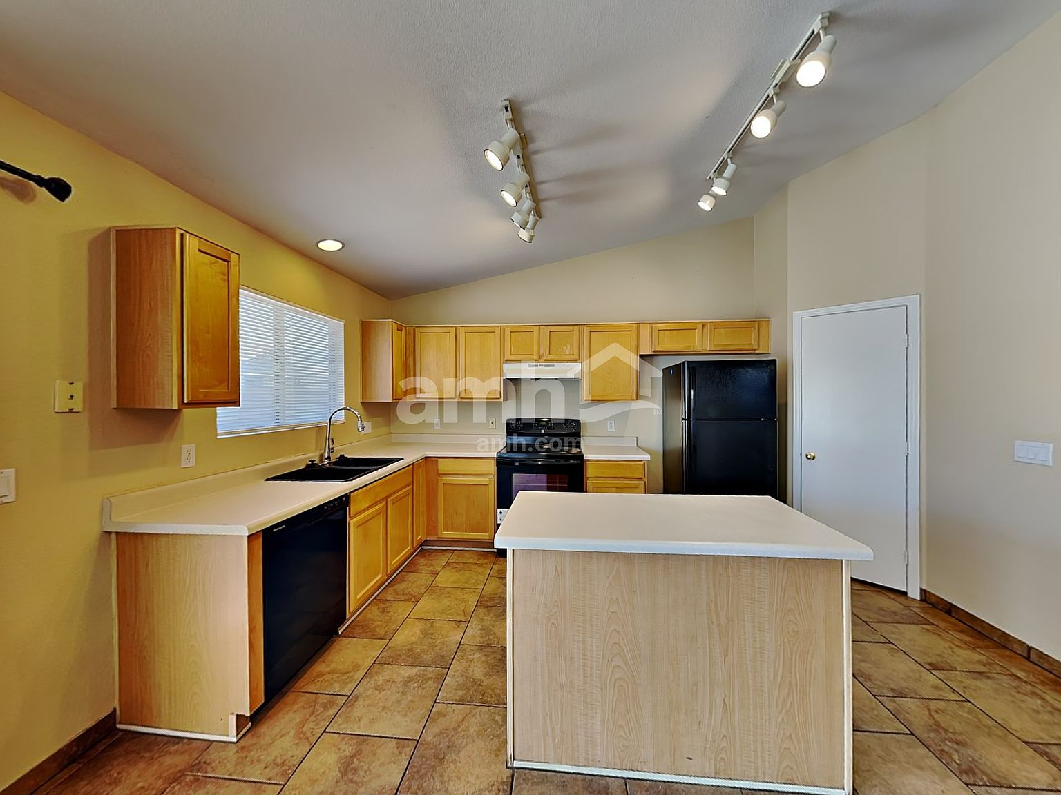 9117 W Hazelwood St Phoenix, AZ 85037 photo 5