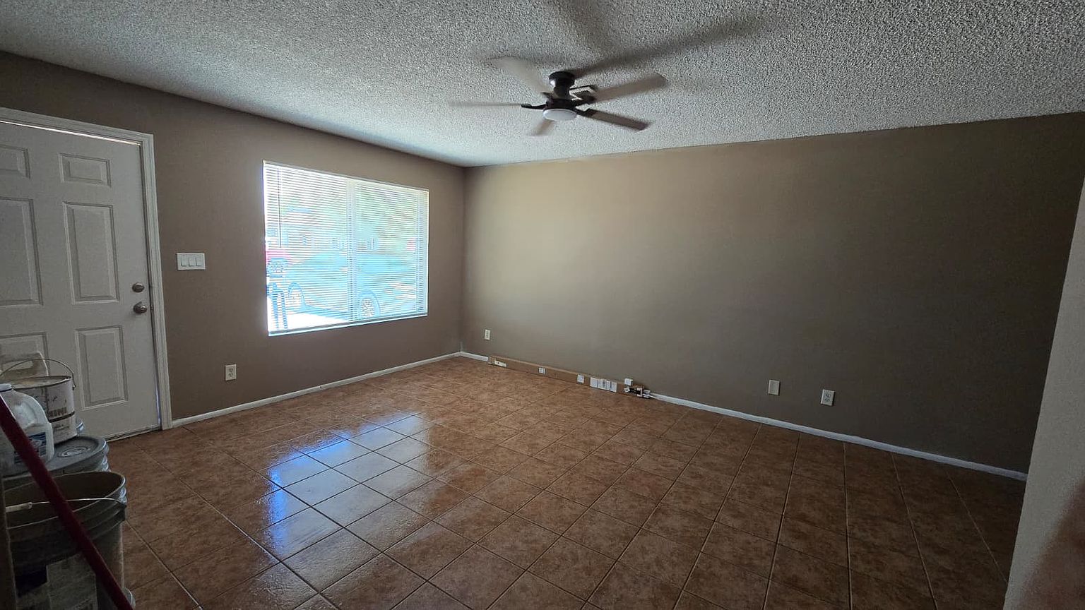 8437 W Roma Ave photo 4