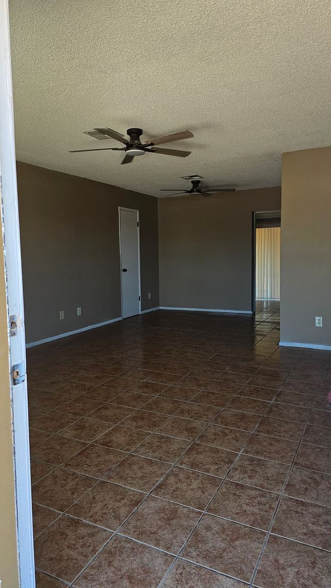 8437 W Roma Ave photo 5