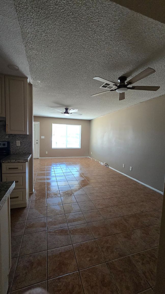 8437 W Roma Ave photo 3