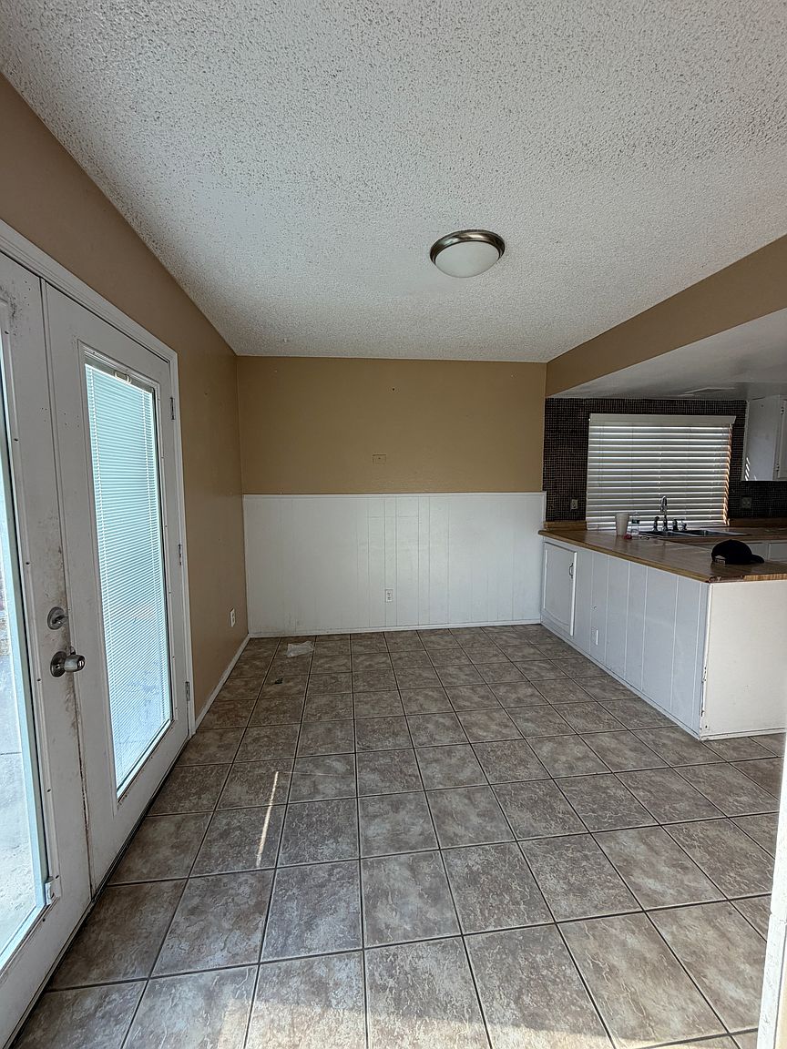 4630 N 78th Dr photo 4