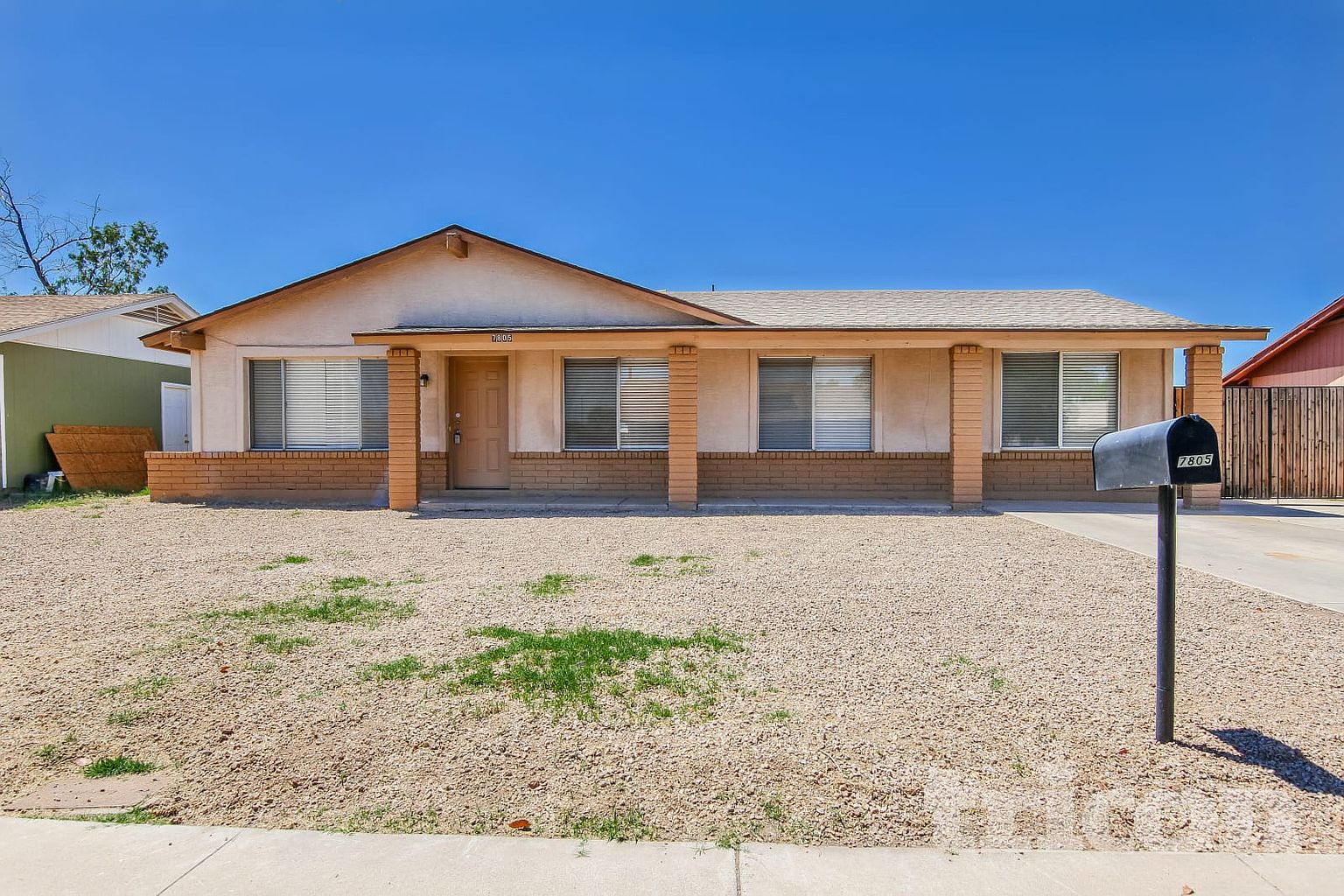 7805 W Cora Ln Phoenix, AZ 85033 photo 4