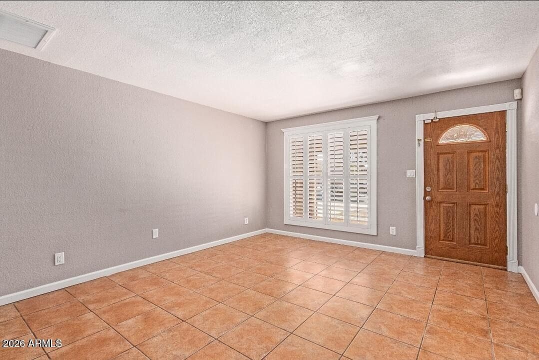 7716 W Cora Ln Phoenix, AZ 85033 photo 4