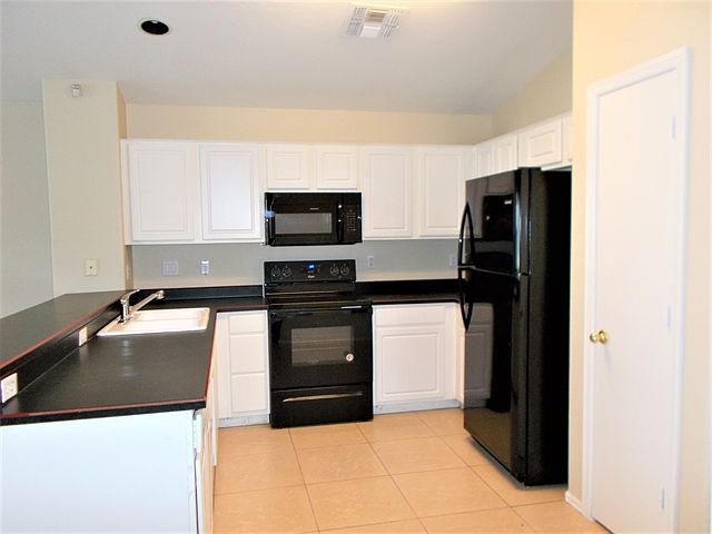 3324 N 83rd Dr photo 3