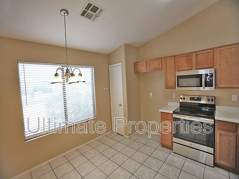 8303 W Monterey Way Phoenix, AZ 85037 photo 4