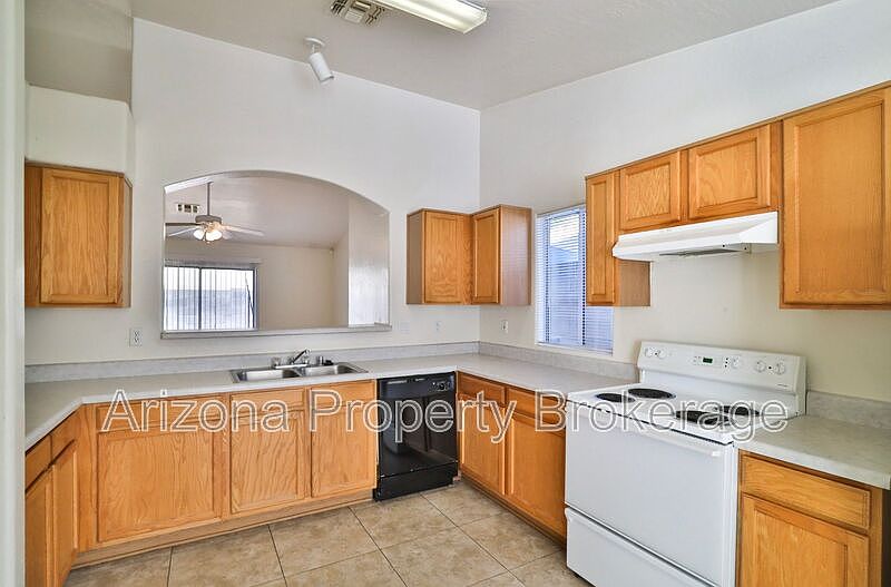 8520 W Palm Ln Phoenix, AZ 85037 photo 4