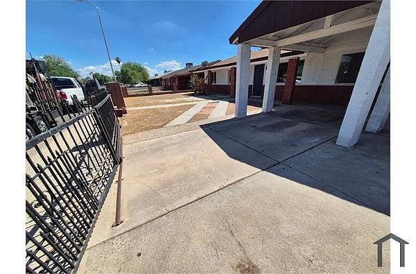 1640 N 73rd Ave photo 2