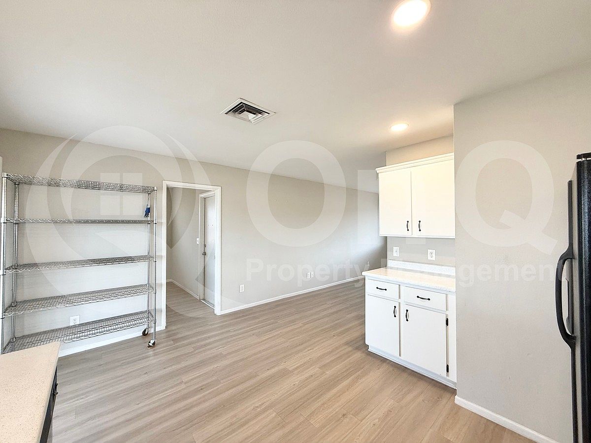 329 N 69th Ave Phoenix, AZ 85043 photo 5