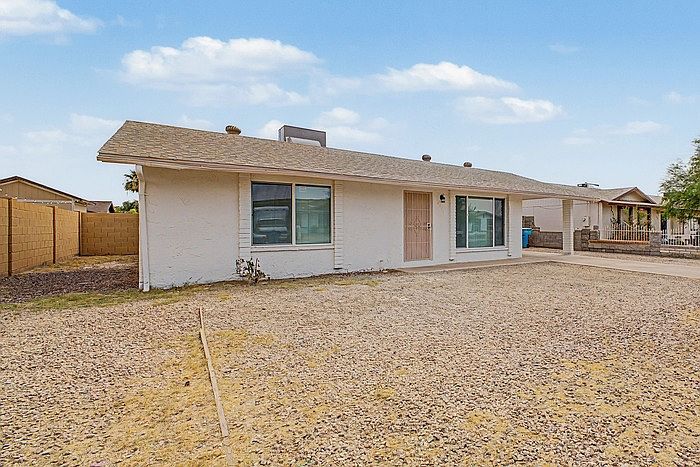 8819 W Avalon Dr photo 4