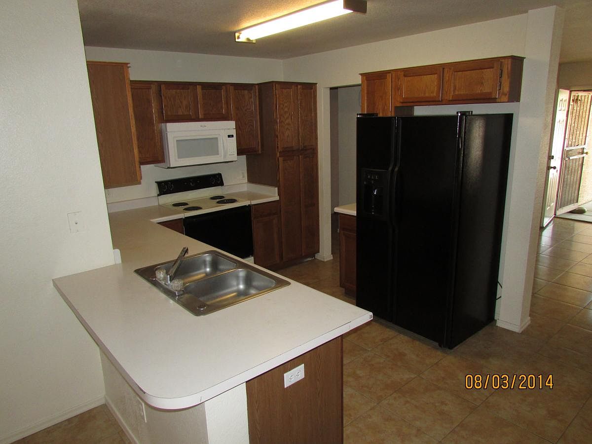 8537 W Highland Ave photo 5