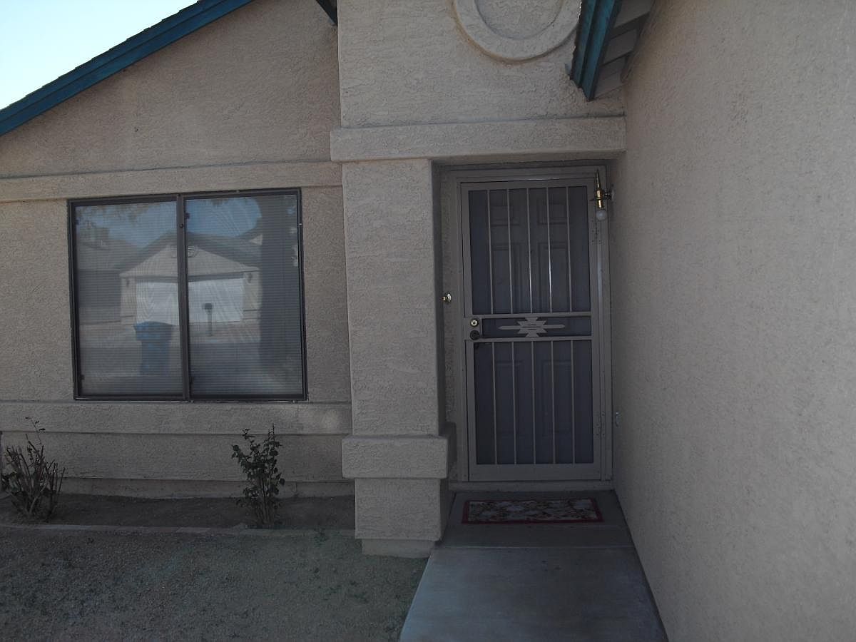 8537 W Highland Ave photo 2