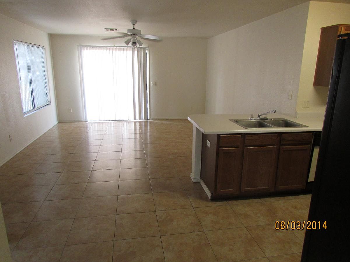 8537 W Highland Ave photo 4