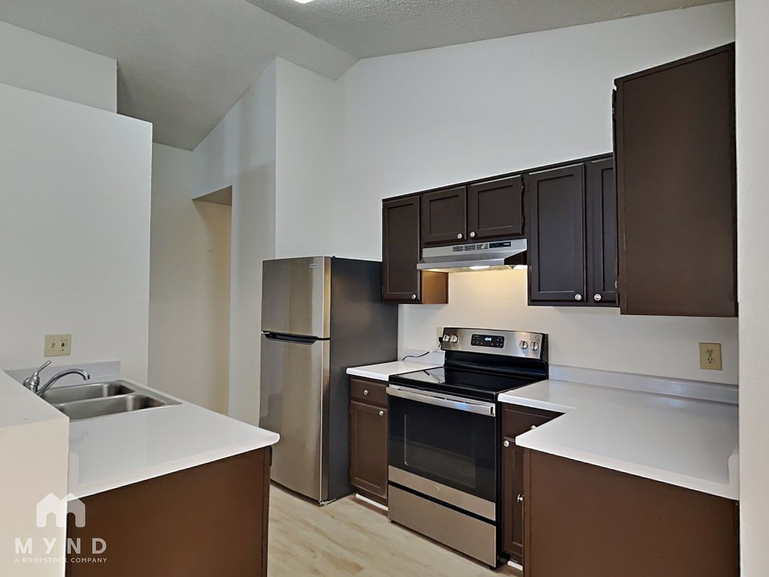 10049 W Mariposa St Phoenix, AZ 85037 photo 5