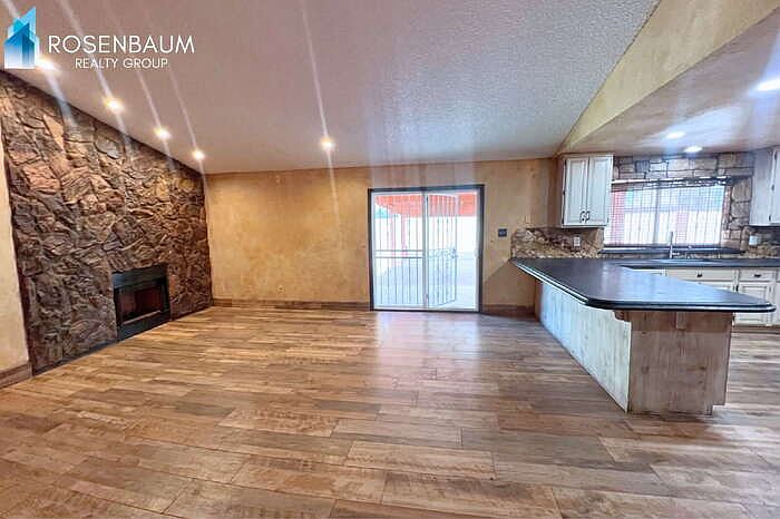 3452 N 67th Dr Phoenix, AZ 85033 photo 4