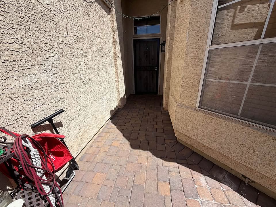 9022 W Hubbell St photo 4