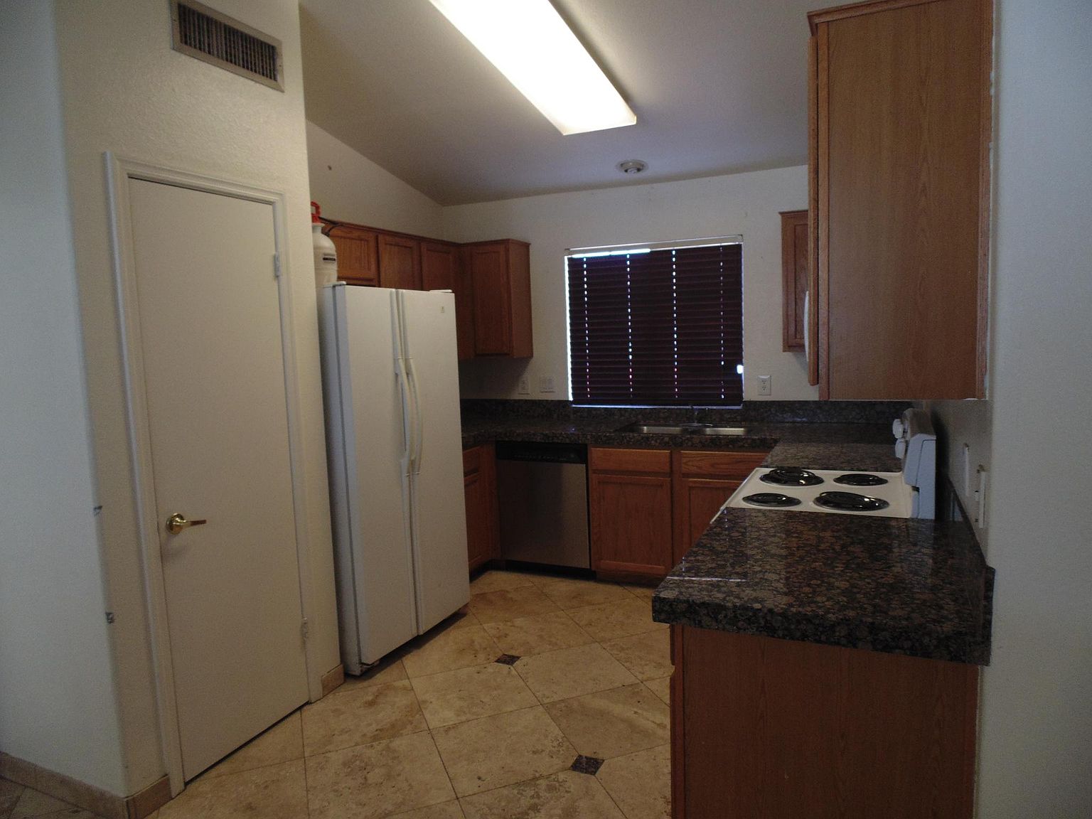 8423 W Hubbell St photo 2