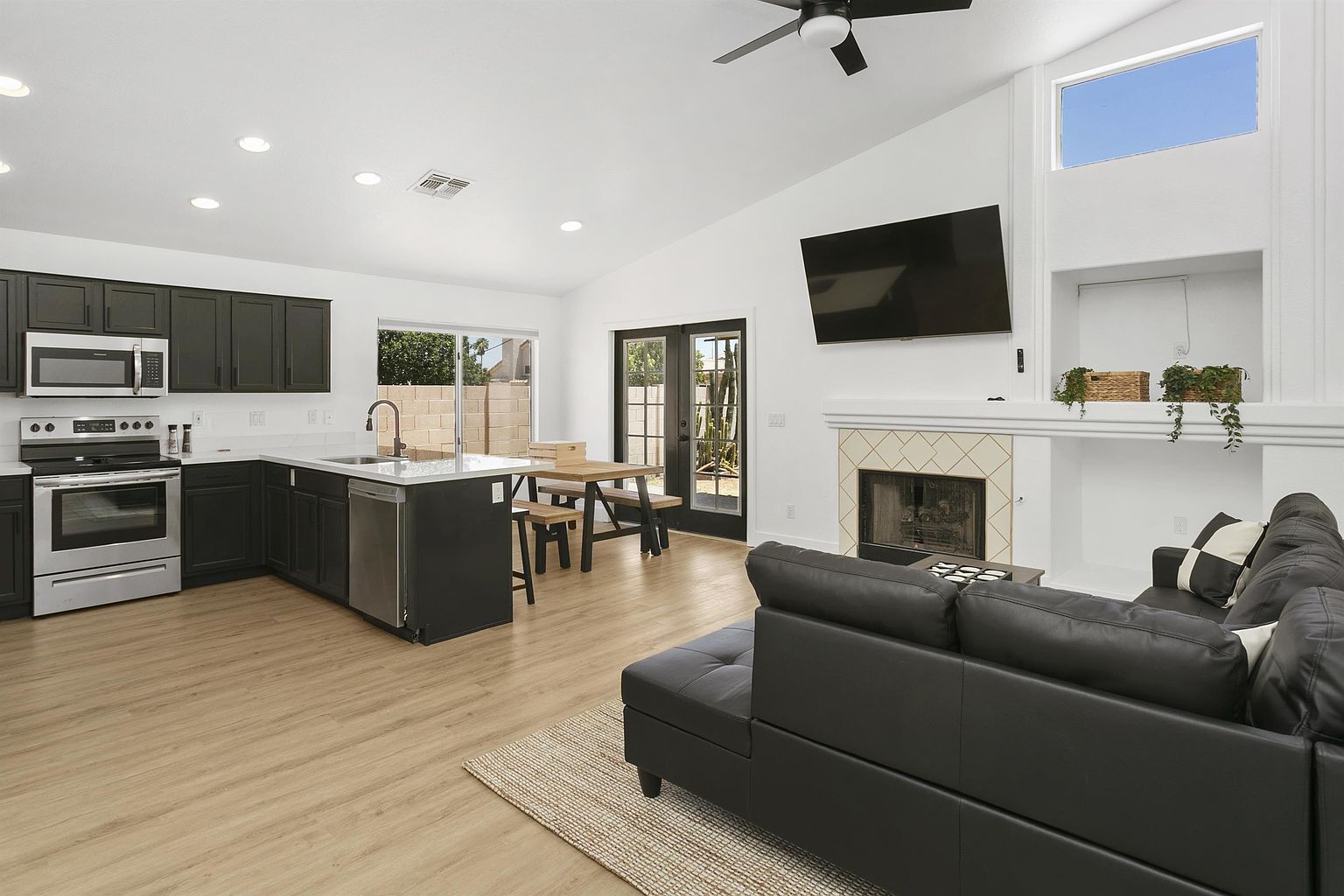 10319 W Luke Ave Glendale, AZ 85307 photo 2