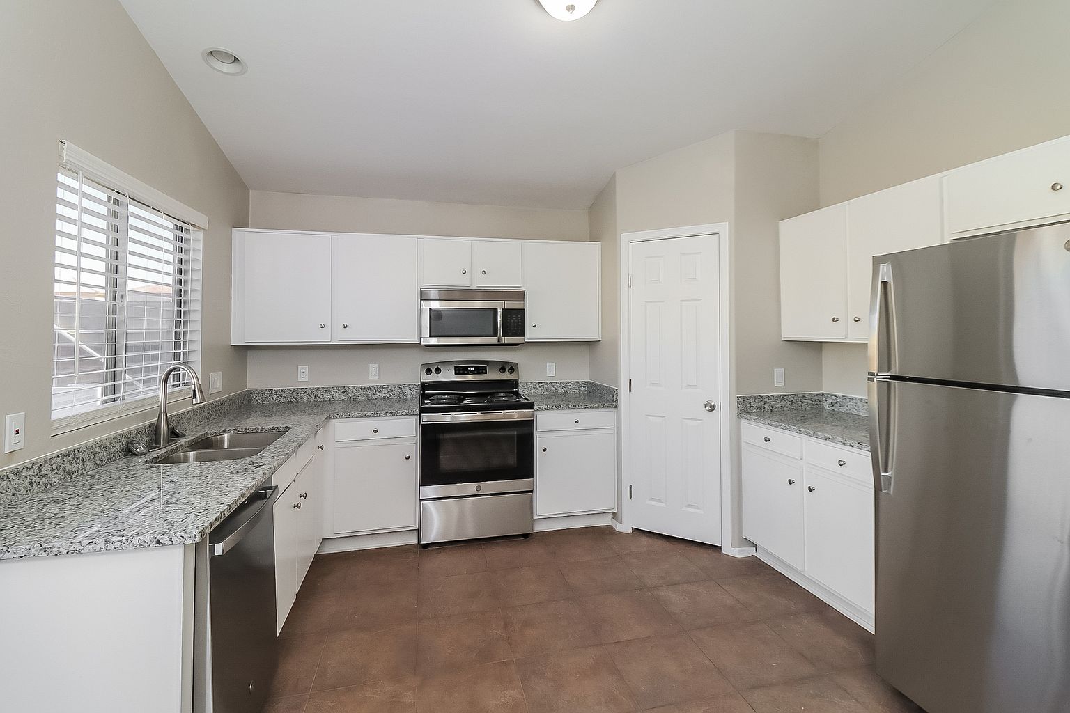 11208 W Turney Ave photo 2