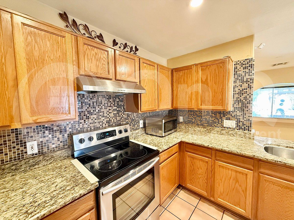 11226 W Sells Dr photo 4