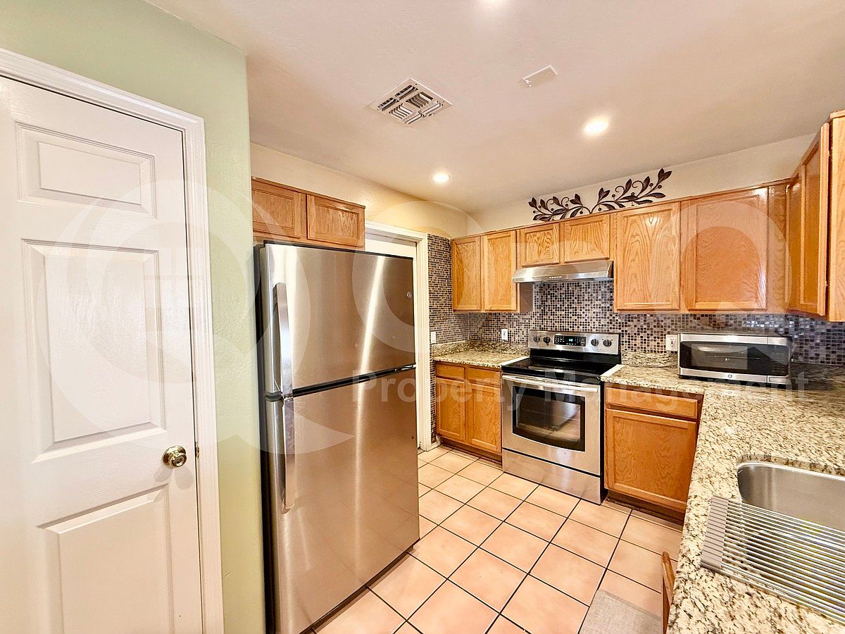 11226 W Sells Dr photo 3