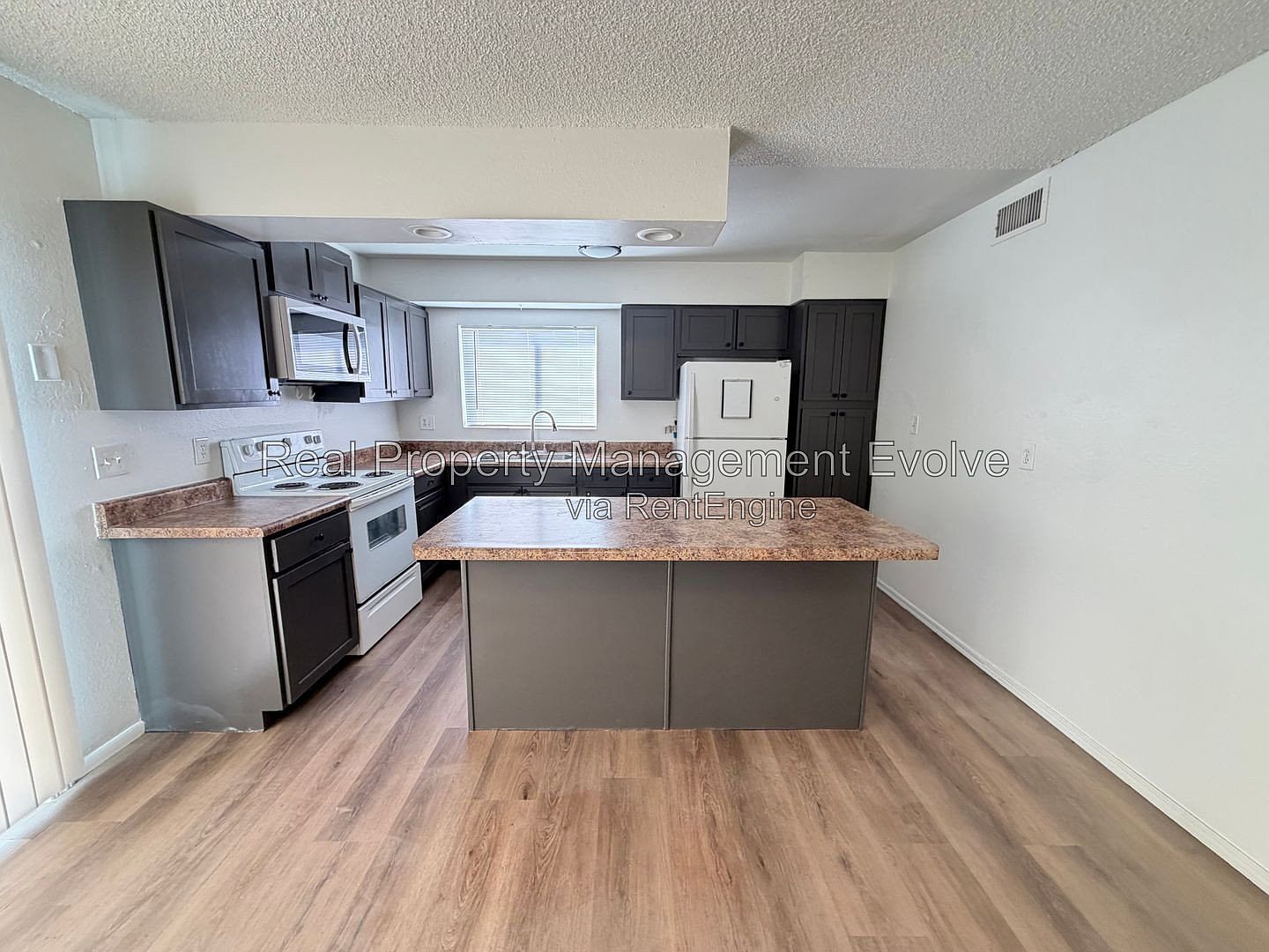 2518 N 58th Dr photo 5