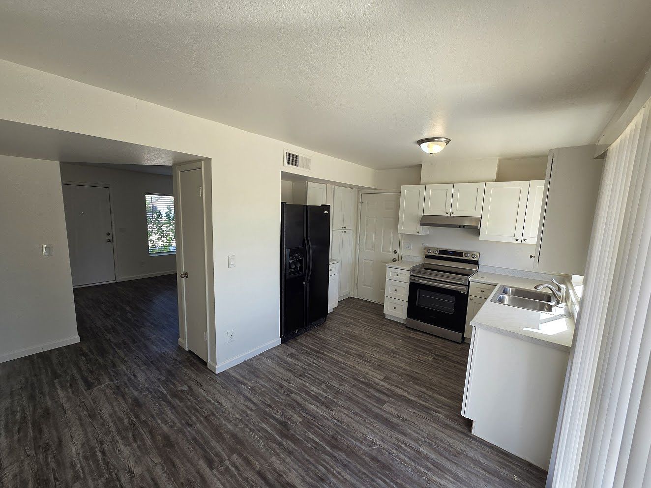 4625 W Wilshire Dr photo 2