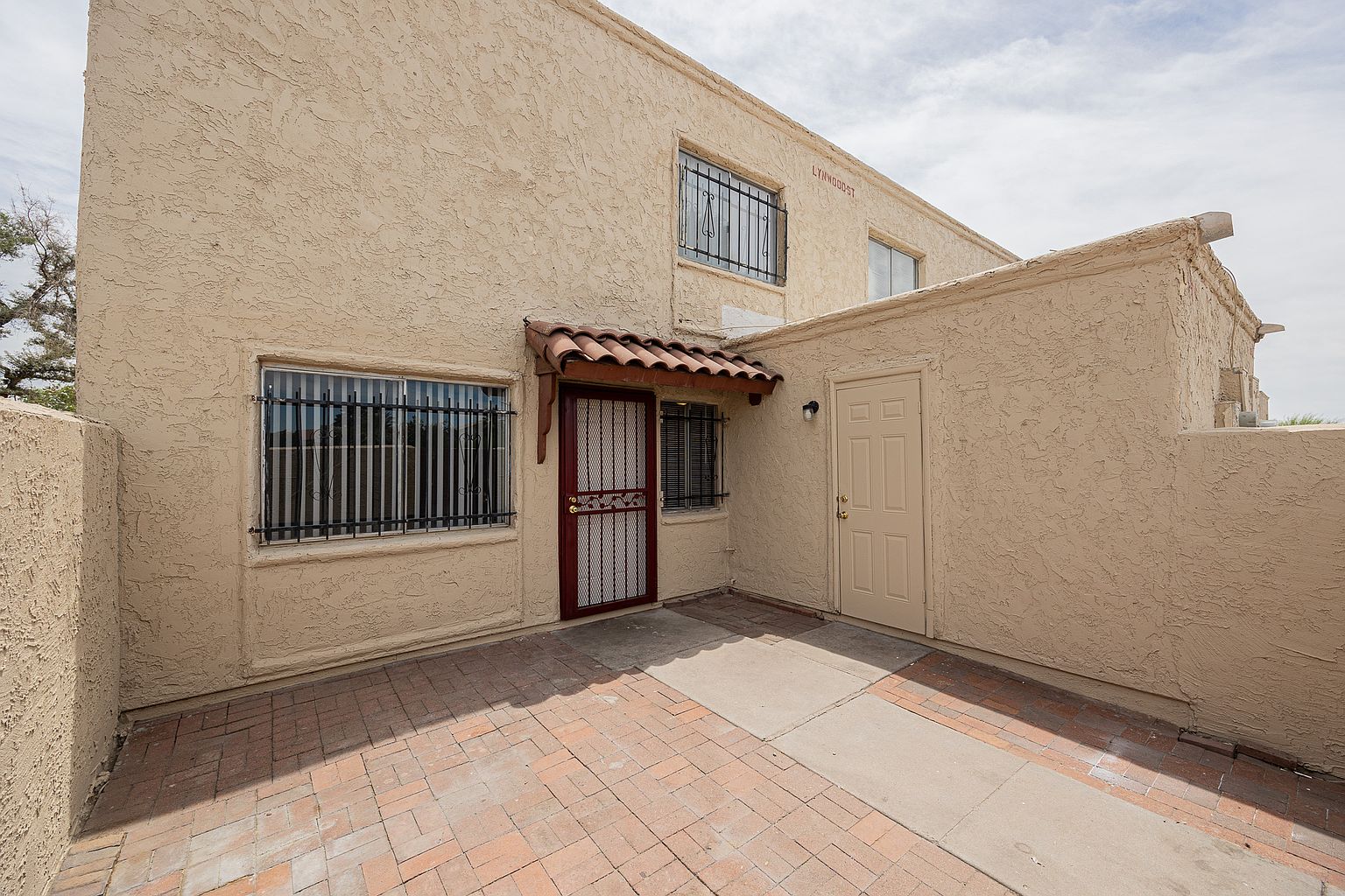 5414 W Lynwood St Phoenix, AZ 85043 photo 2