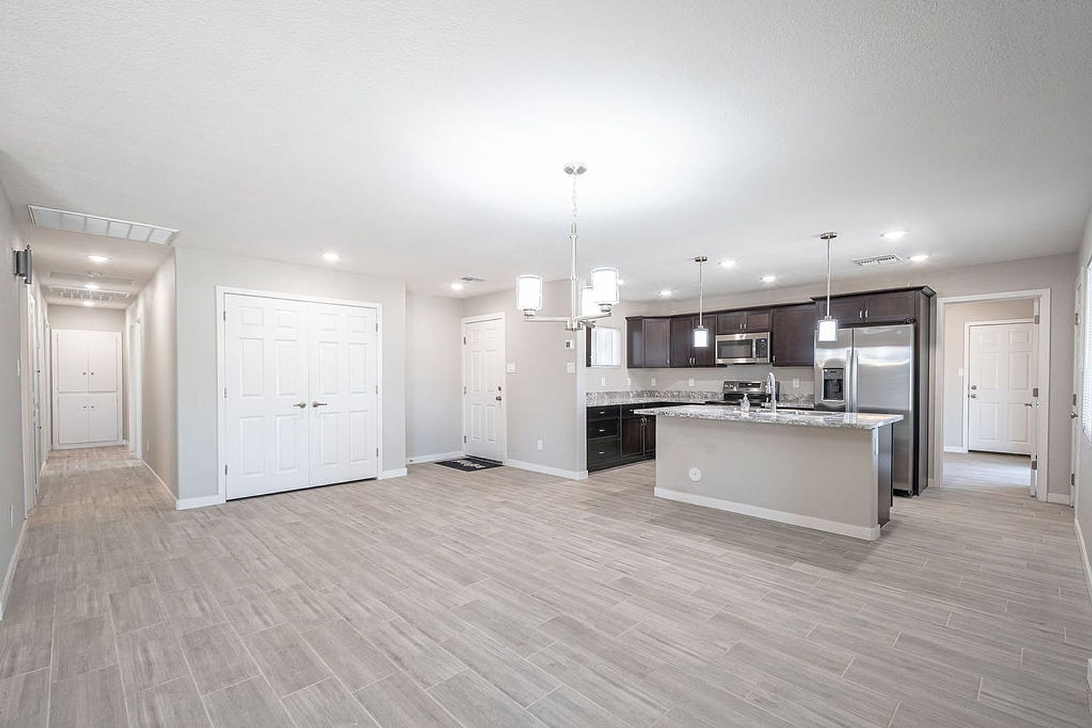 4002 N 59th Dr Phoenix, AZ 85033 photo 3